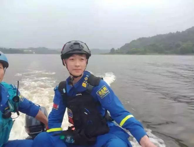 19岁男孩车祸身亡一场车祸夺走年轻生命，19岁男孩遭遇不幸离世